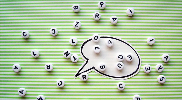 Komunikacja – 30 pozycji krótkoterminowych celów z zakresu komunikacji dla dziecka z autyzmem, które już&nbsp;mówi