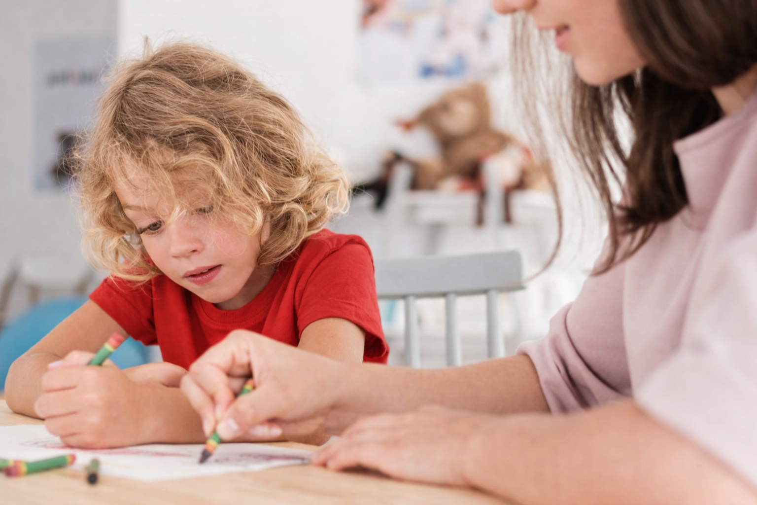 Jakie dostosowania wprowadzać na lekcjach dla uczniów z autyzmem?