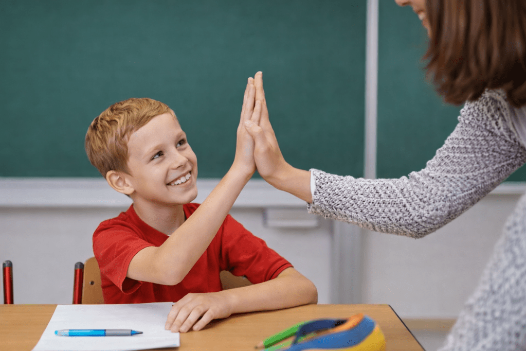 Jak napisać ocenę opisową ucznia z Zespołem Aspergera / autyzmem, gdy ma&nbsp;trudności