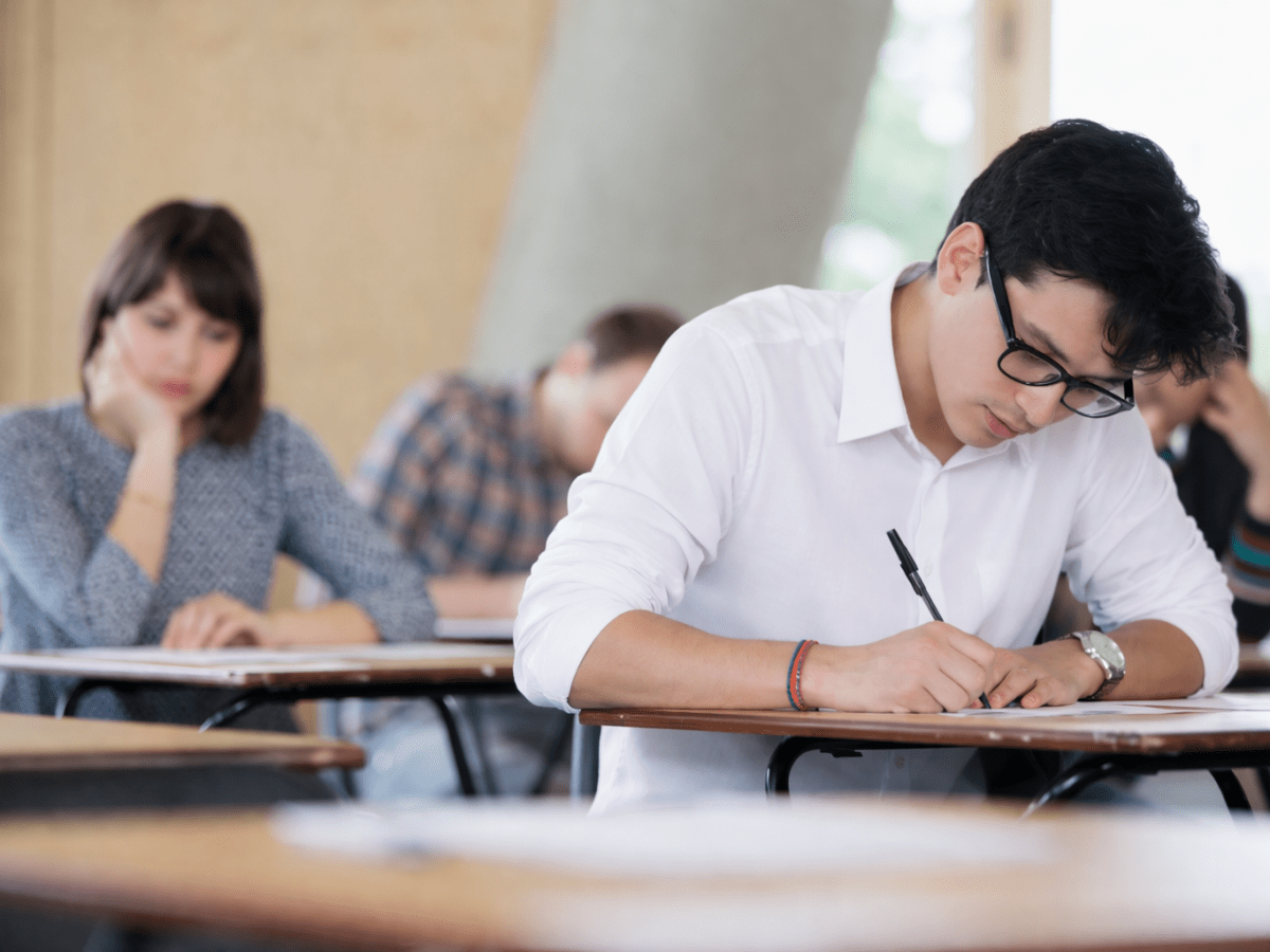 🟡 Arkusze egzaminacyjne dla uczniów z ASD – jak czytać polecenia i struktury zadań (bez&nbsp;pułapek)